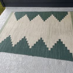 Indoor/Outdoor 5’ X 7’ Rug