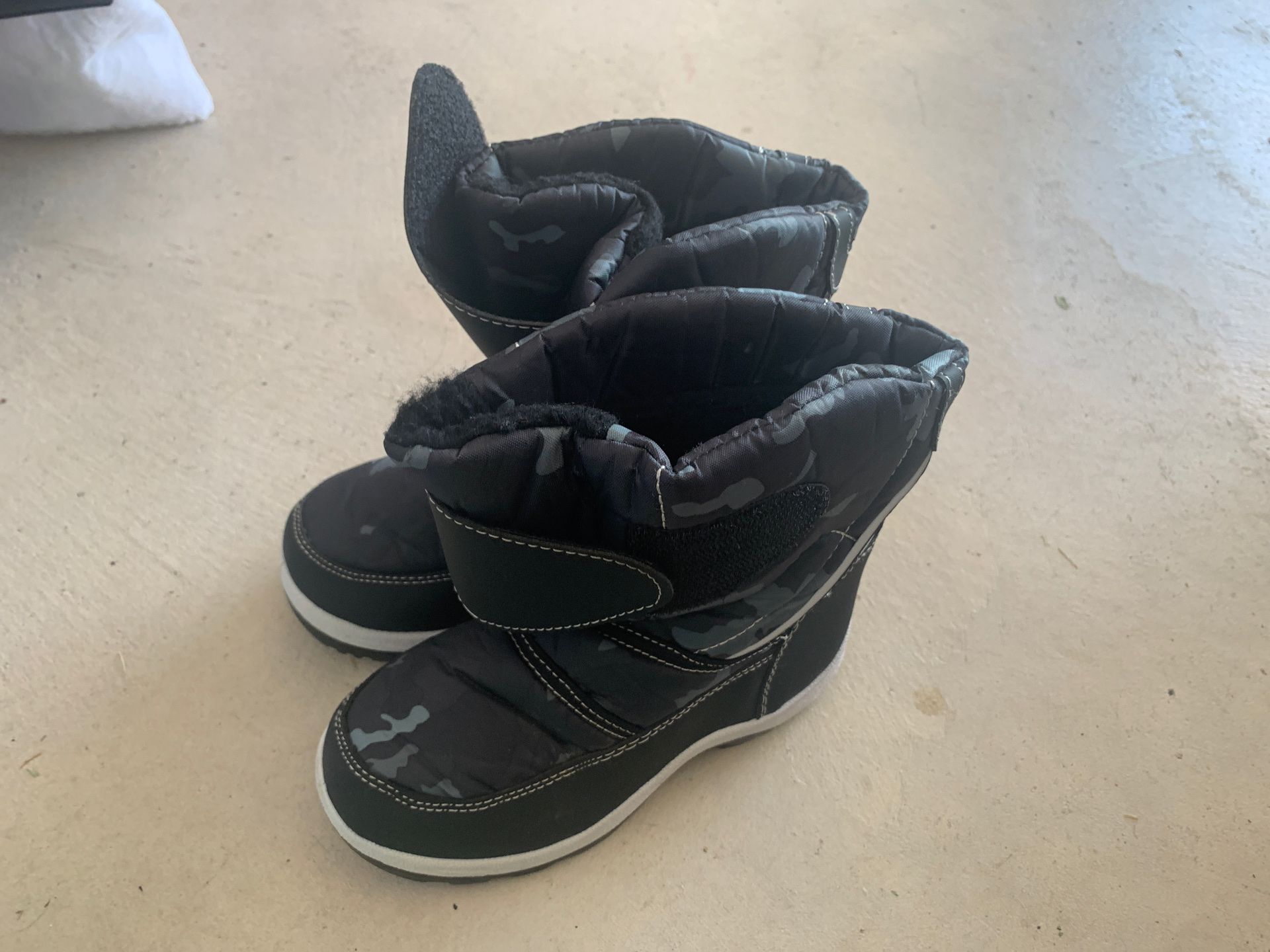 Snow Boots for kid size 1