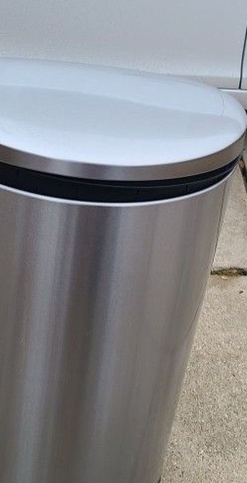 Tall Trashcan - NEW