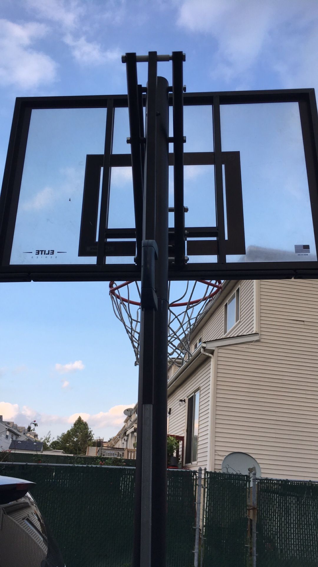 Basketball hoop