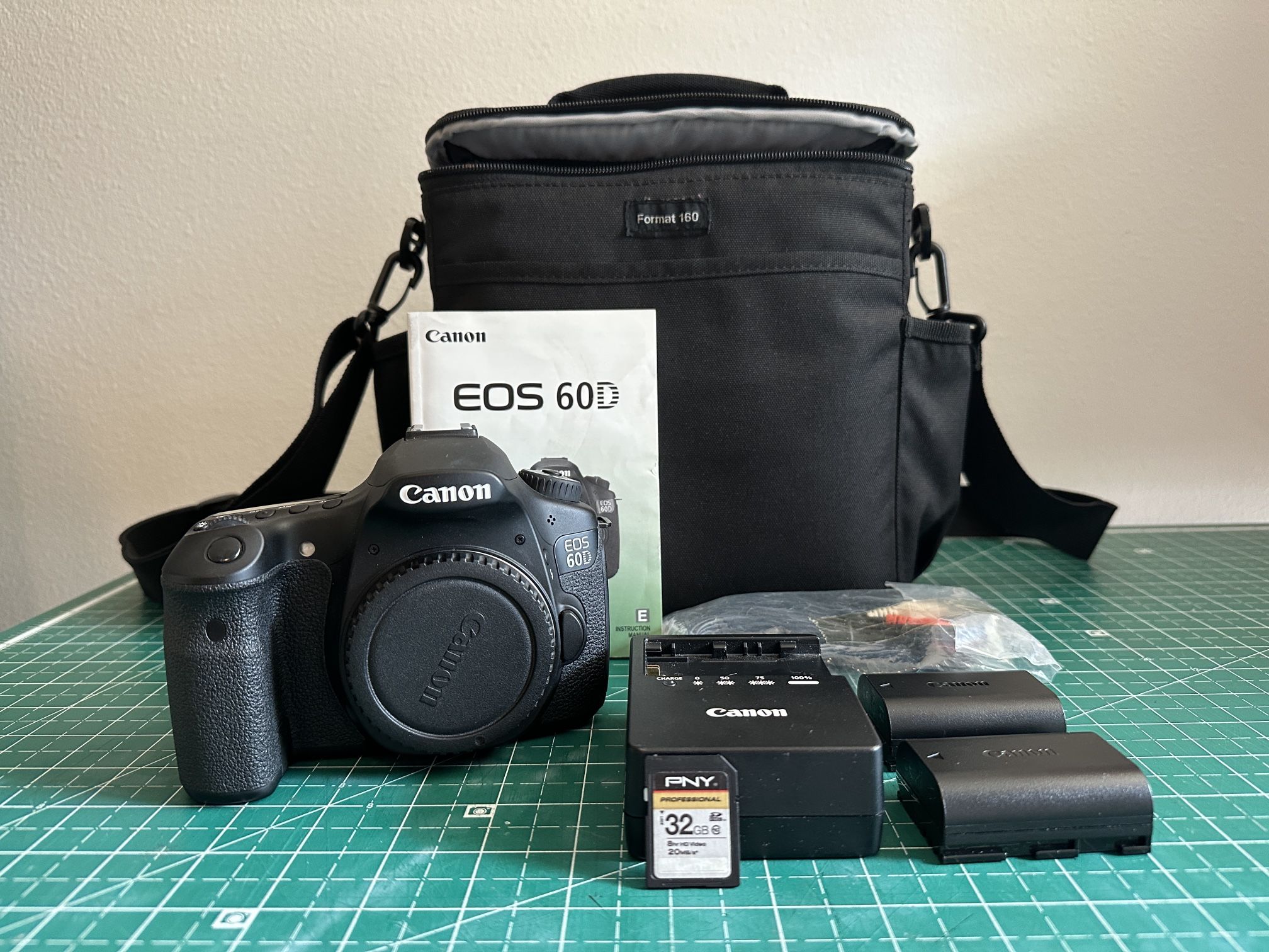 Canon EOS 60D Body w/ SD Card, 2 Batteries & Bag