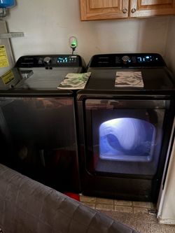 Samsung Extra Large Smart Screen Washer & Dryer set