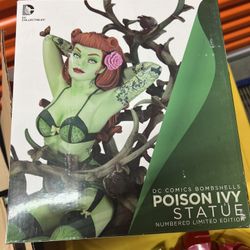 DC Bombshells Poison Ivy Statue 