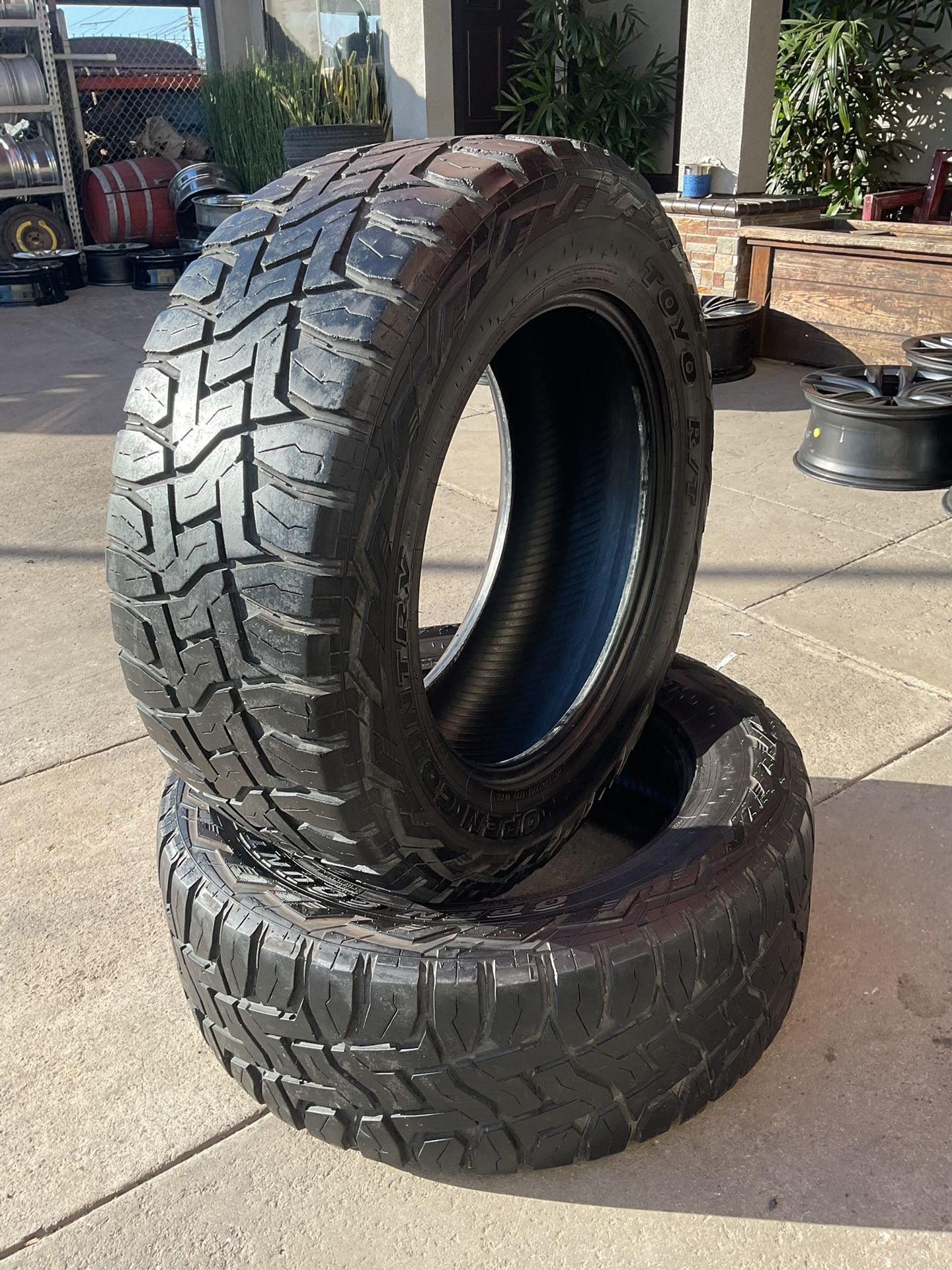 37/13.50R22 Toyo R/T Open country