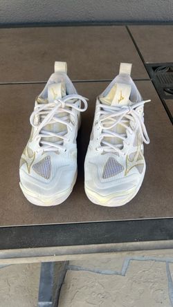 Mizuno White and Gold Sneakers