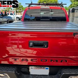 Tonneau Cover Flush Hard Bed Cover Tri-Fold Gloss Finish  Bakflip G2 Tapaderas Al Raz