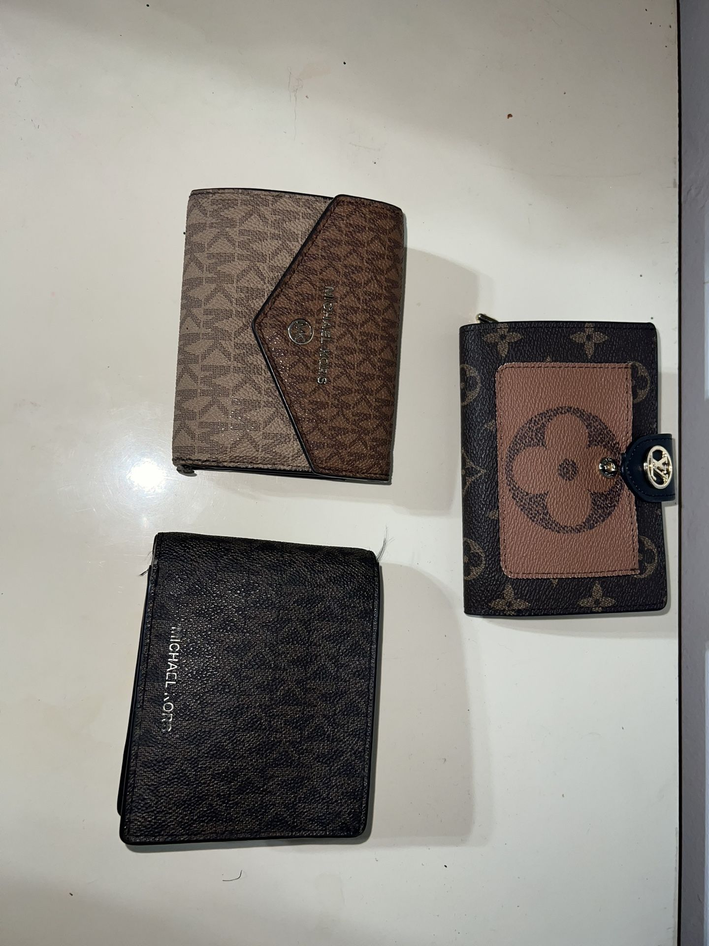 Wallet Michael Kors $25 Each