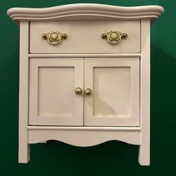 American Girl/Pleasant Company  Samantha’s Nightstand