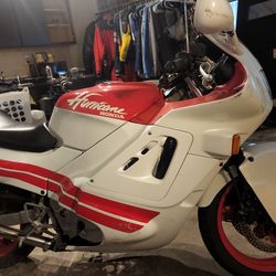 1987 Huricane  cbr 600f MUST SELL TODAY !