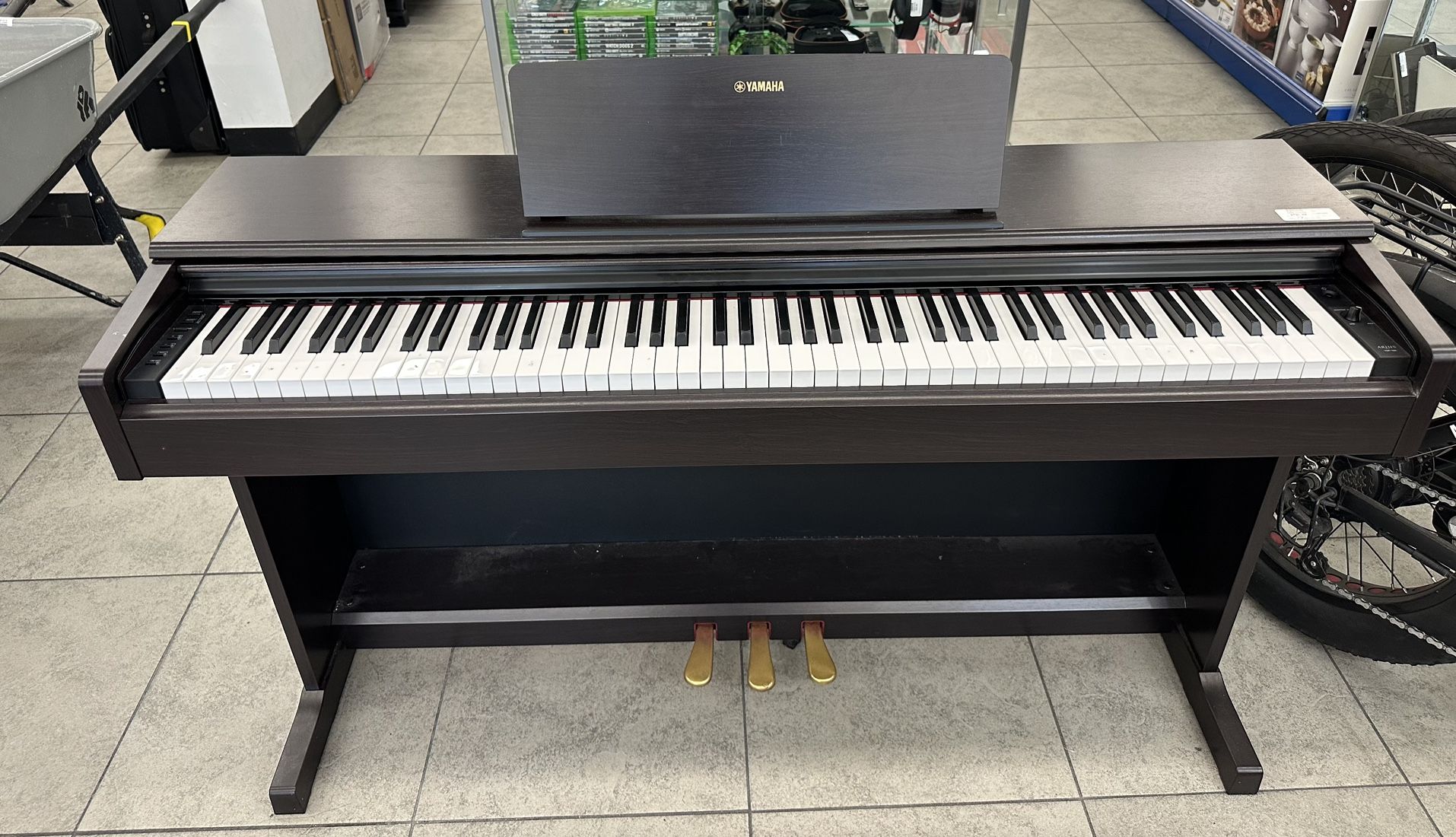 Yamaha Keyboard - YDP-144R