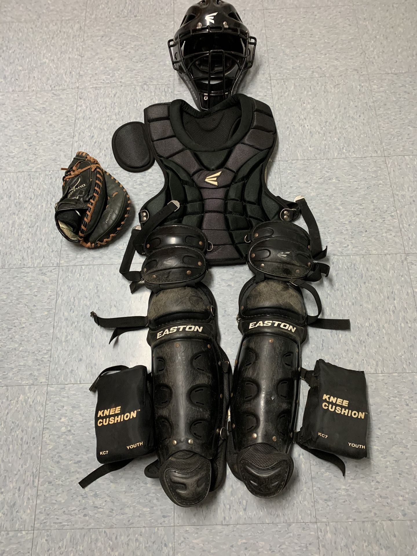 Easton Baseball Gears Catchers equipment helmet glove bag extra