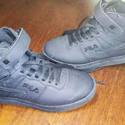 Boy's Size 2 Fila High Top Shoes - Black