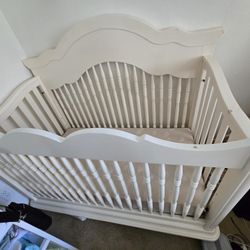 White/ivory Baby Crib With Mattress