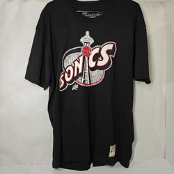 Size XL Mitchell & Ness Seattle SuperSonics black t-shirt featuring vintage branding and the Space Needle on the chest

New  