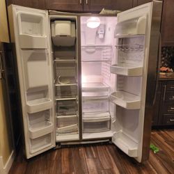 Refrigerator 