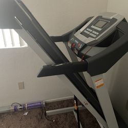 Treadmill With 12 Levels Of Auto Incline 