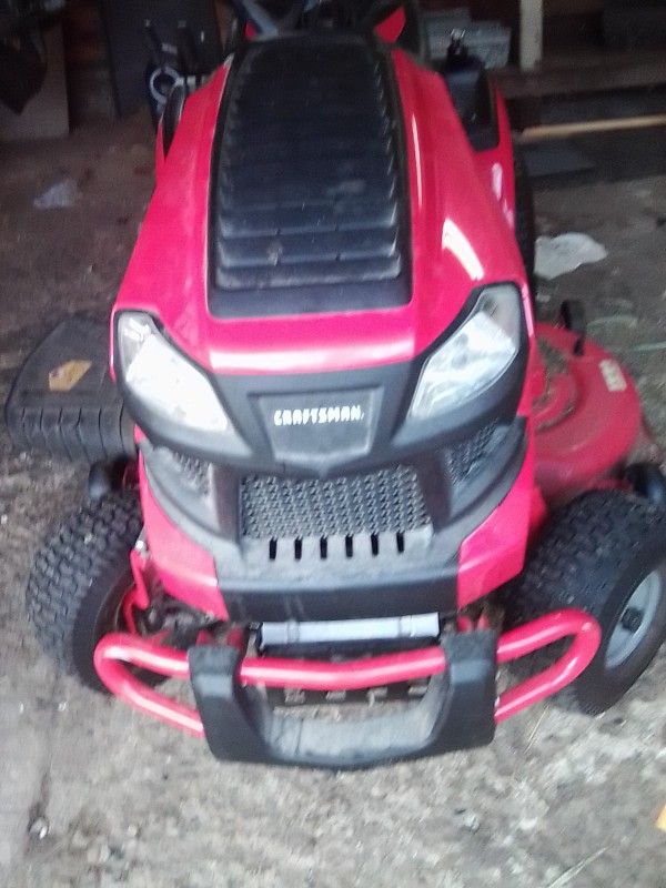 Craftsman T2400 Riding Lawnmower