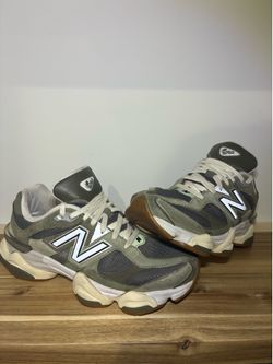 New Balance 9060 Size 9 With Box Clean Condition