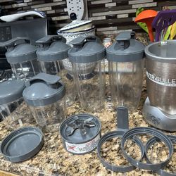 NutriBullet  900W Single-Serve Blender Bundle! 