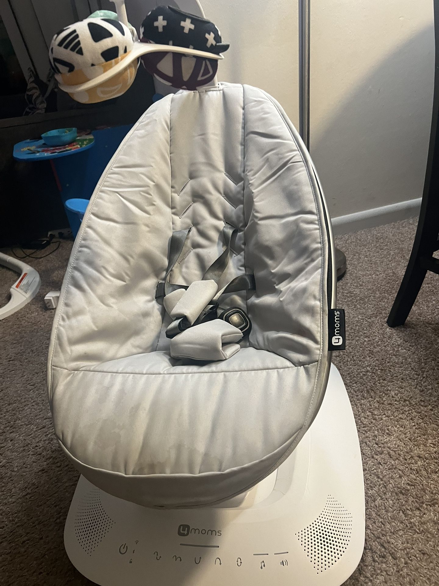 4moms MamaRoo Multi-Motion Baby Swing, Bluetooth Enabled with 5 Unique Motions, Black