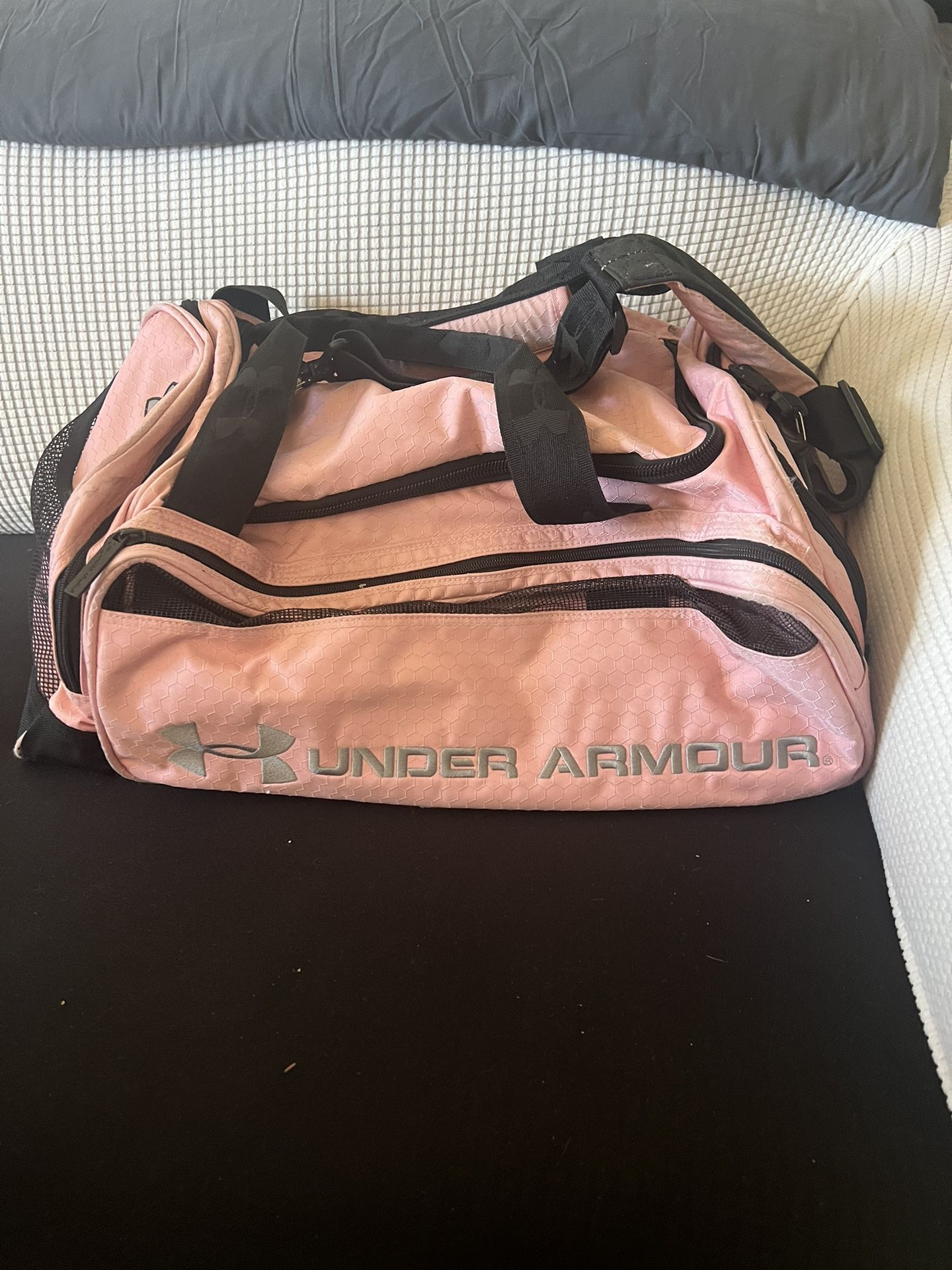 Large  Under armour Duffle Bags 