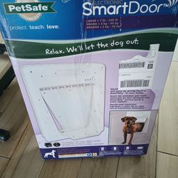 Automatically Opens With Smart Key (included)PetSafe Smart Electronic Dog Pet Door (Large), Collar Activated Brand New In Package Never Used ! 