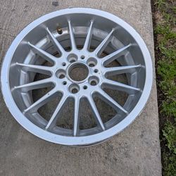 One style 32 wheel. 8x17 (front wheel). 20 offset. No cracks or bends. Minor blemishes here and there,overall good condition.