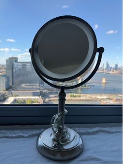2 sided makeup mirror w/ LED light