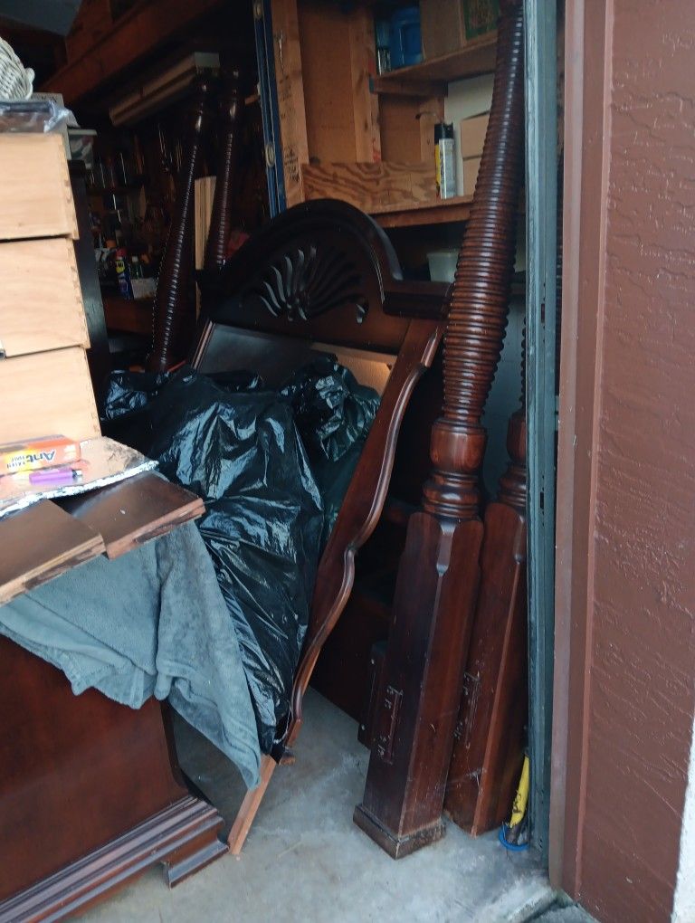 Free Queen Bedroom Set...