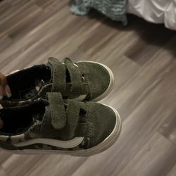 Boys Toddler Shoes 9 And 10.5