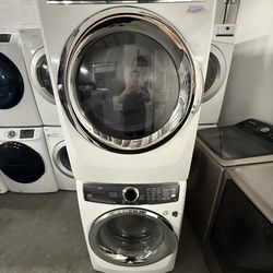 Electrolux washer and dryer set “27 ( Lavadora y Secadora )