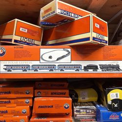 Lionel Polar Express Train Set (O Gauge) – 6-31960  Lionel Polar Express electric train set based on the classic movie. Includes locomotive, tender, p