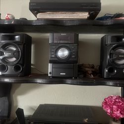 Stereo With Speakers And Record Player