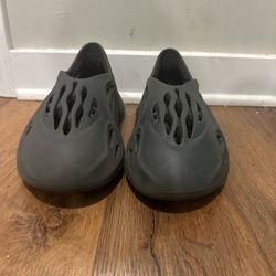 Yeezy Foam Runners "Onyx"