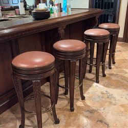 Up to 8 Bar stools