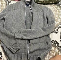 Facconable zipper sweater