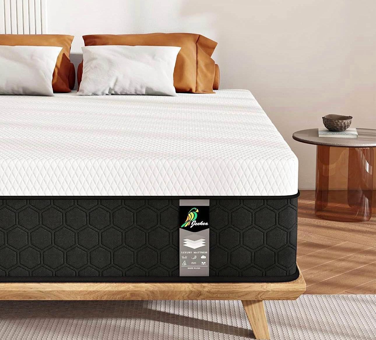 Full Size Mattress, 10 Inch Innerspring Hybrid Mattress in a Box with Memory Foam