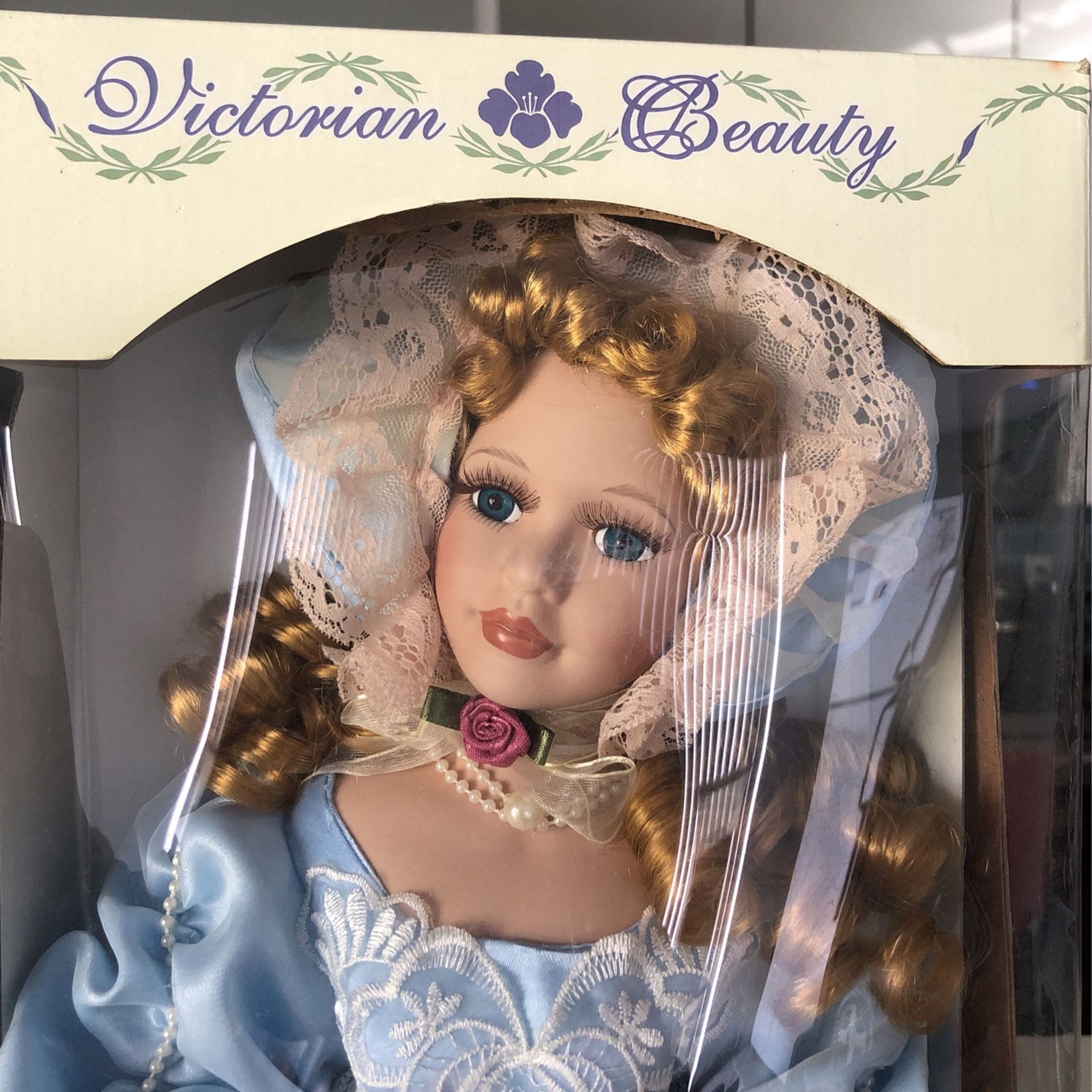 Victorian beauty hot sale 20 porcelain doll