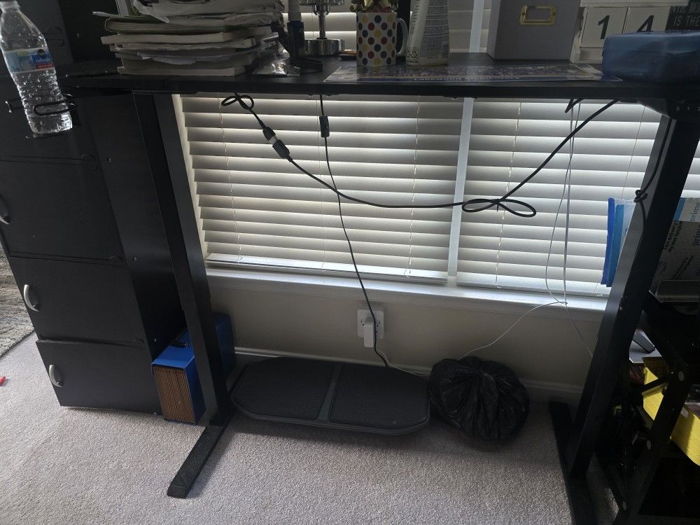 Electric Stand Up Computer Desk In Perfect Condition