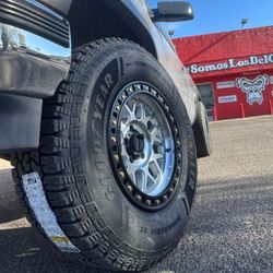 17" KMC RINES Y LLANTAS 285/70/17 GOODYEAR AT