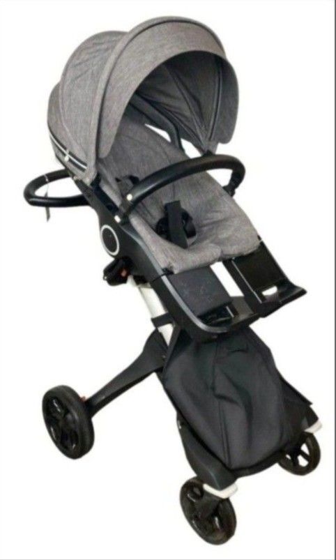 Stokke xplory stroller in very good condition. Look at pictures. The handle is covered in tape.