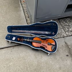 Violin 🎻.  4/4. Full Size 