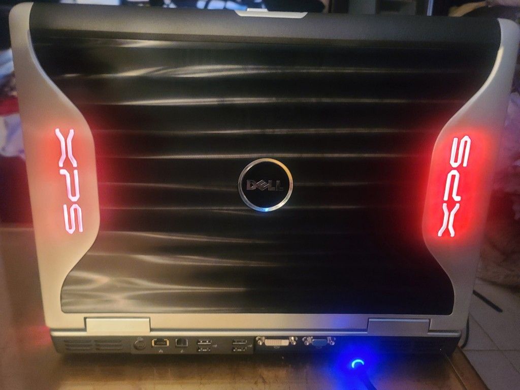 Dell  Laptop / Beautiful  Piece!