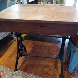 CUTE SCHOOL HOUSE DESK AT PICKY PINCHERS 801 TURNER ST CLEARWATER OPEN TODAY 12-6 FREE DELIVERY 