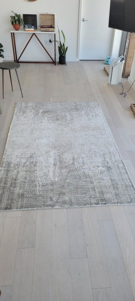 West Elm Pharaoh Rug. Platinum 5'x8'