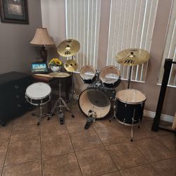 TAMA DRUM SET