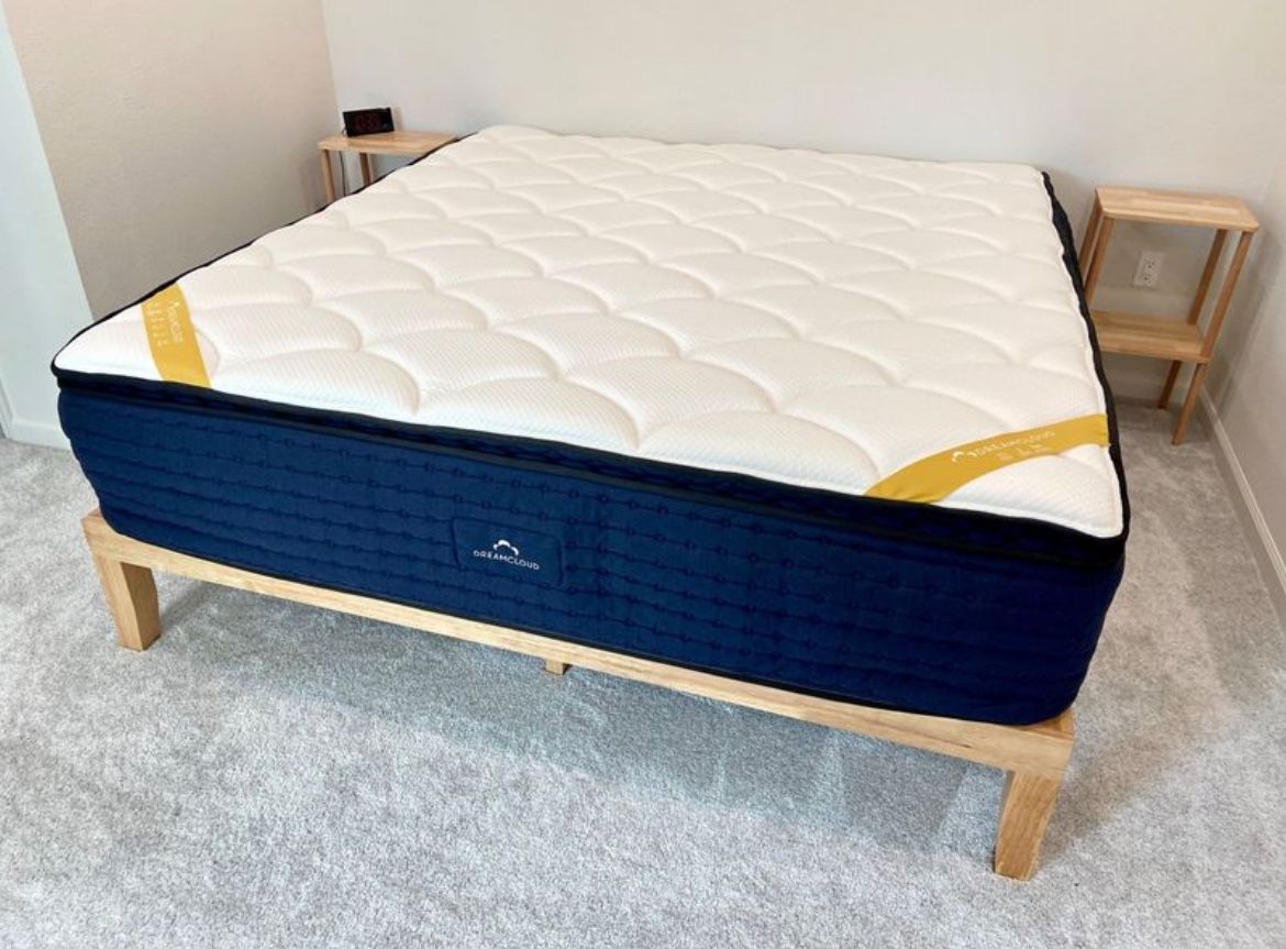 ๐๏ธ QUEEN hybrid Memory Foam Mattress - Like New