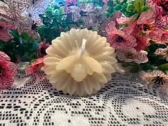 Cream Flower Shaped Decorative Candle