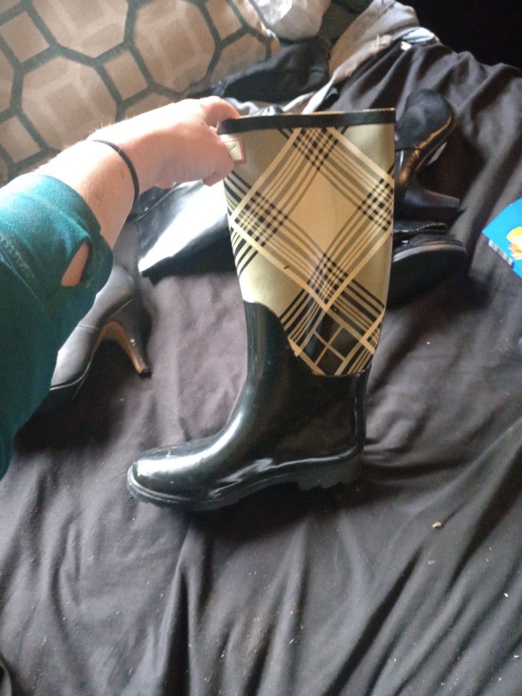 Women's Water Boots Size 5