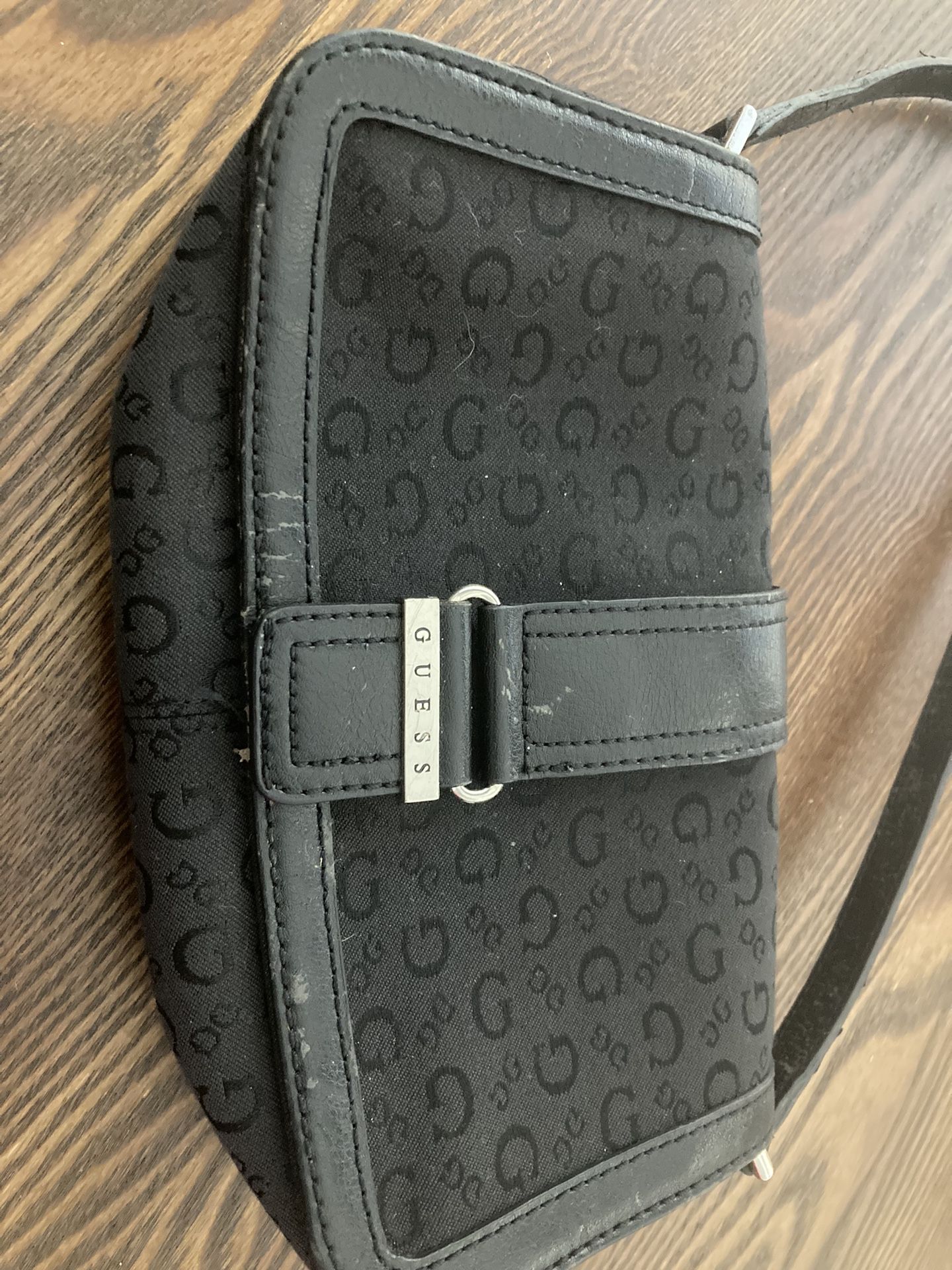Guess Clutch/wristlet